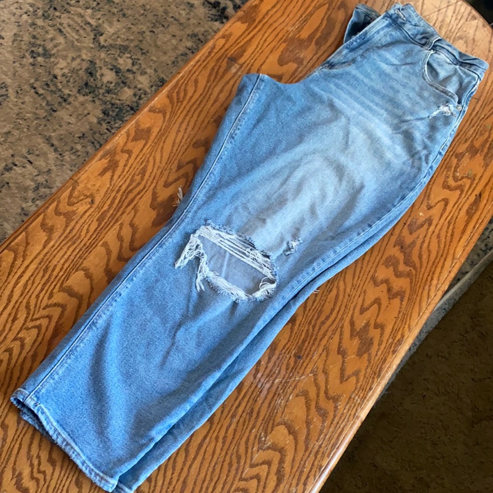 American Eagle high rise Mom Jeans